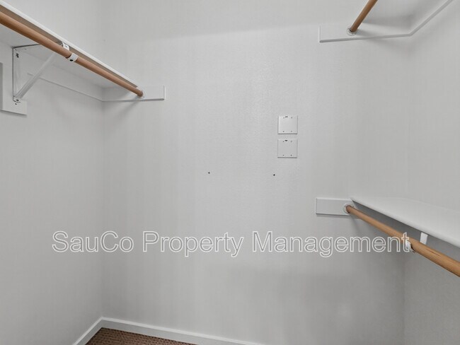 Building Photo - 7309 NE Stonewater St