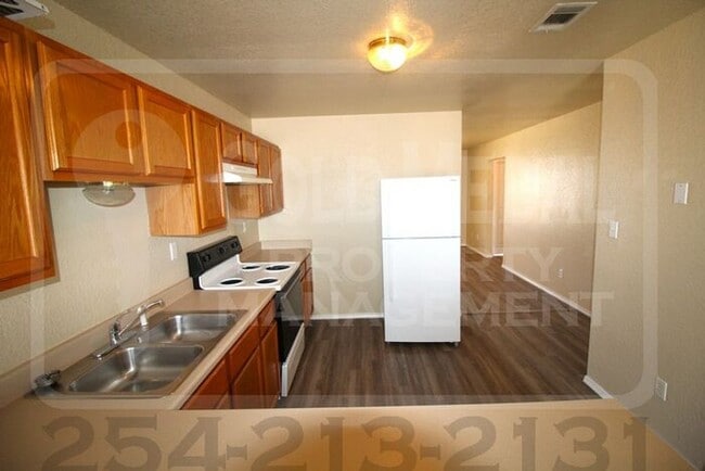 Building Photo - Cozy 3-bed, 2-bath fourplex now available for rent! - Don't miss out!