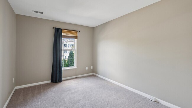 Building Photo - Discover the charm of this beautifully upd...