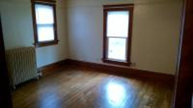 Building Photo - Charming 2-Bedroom Apartment in Cedar Falls – Great Location!