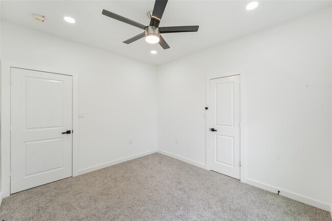 Building Photo - 6809 Fairway Dr