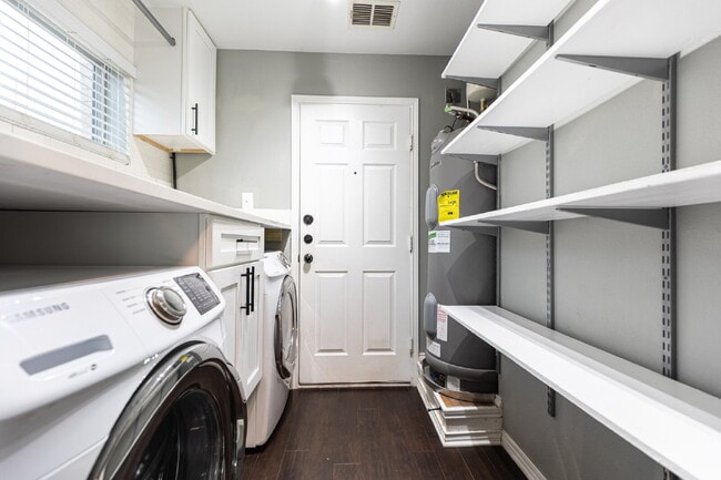 Building Photo - 11119 Rindle Ranch