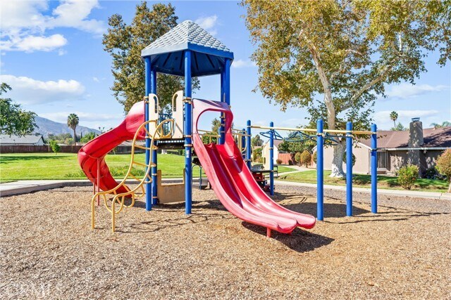 Building Photo - 1382 Vía Santiago