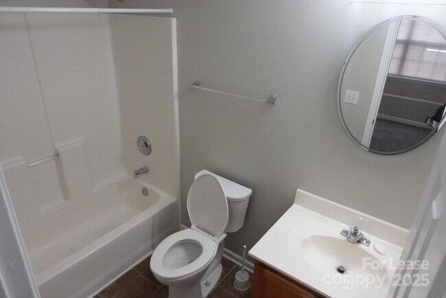 Building Photo - 1725 Forest Side Ln