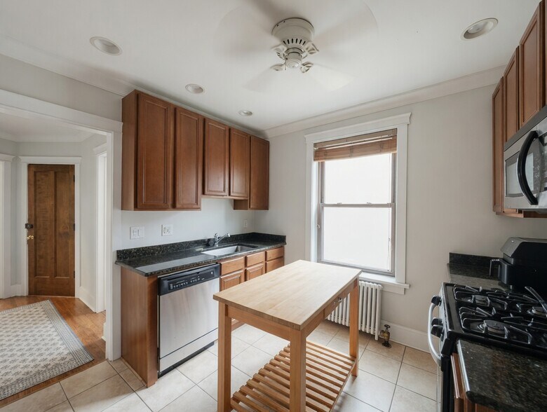 Building Photo - 3117 N Orchard St