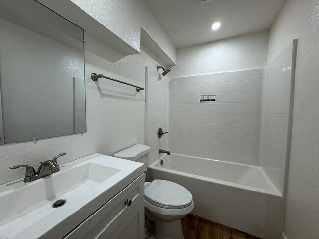 Building Photo - 310 Hansbery Way