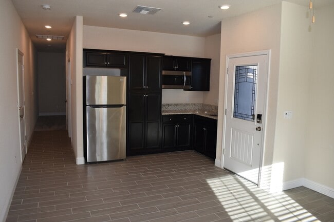 Building Photo - 2423 Gabriel Dr