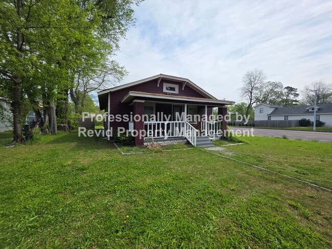 Building Photo - 3 Bed 1.5 Bathroom Home!!!!