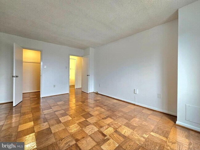 Building Photo - 2059 Huntington Ave