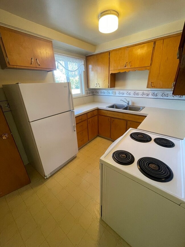 Building Photo - Fairway Apartments