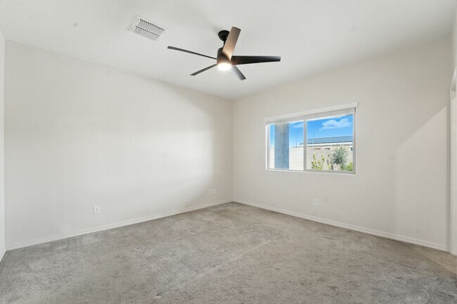 Building Photo - Stunning new build in Glendale, AZ!