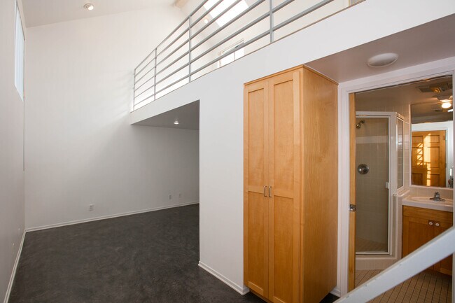 Building Photo - 3016 Ruskin St