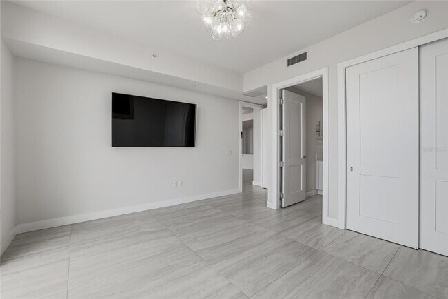 Building Photo - 301 1st St S