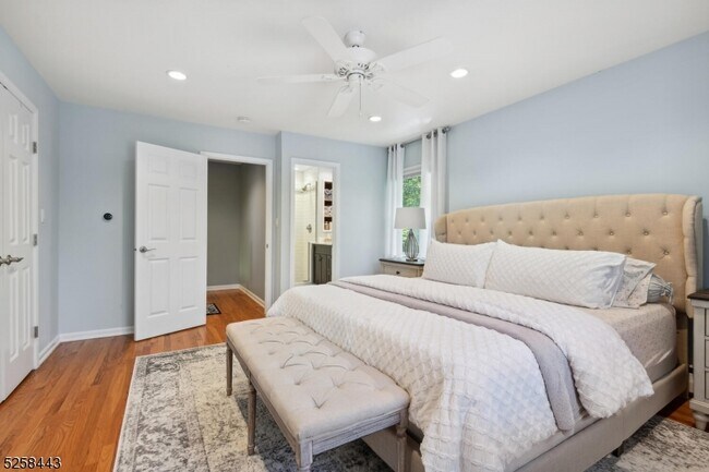 Building Photo - 204 Deerfield Ln