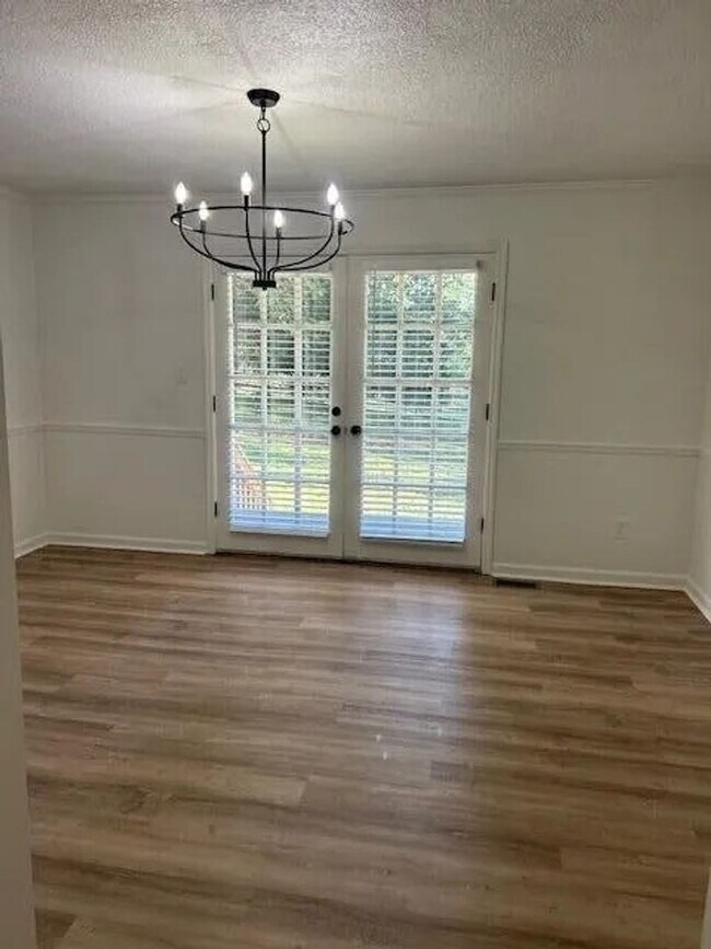 Building Photo - GORGEOUS RENOVATED HOME