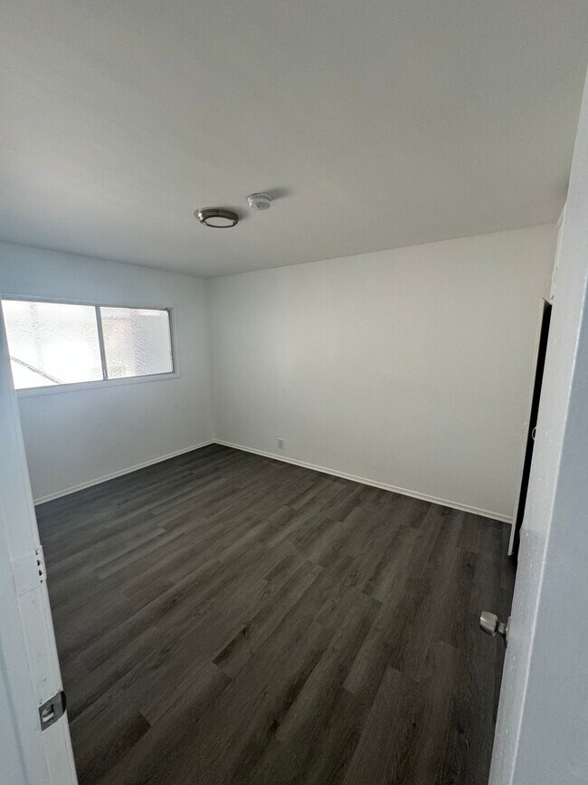 Building Photo - 1756 N Normandie Ave