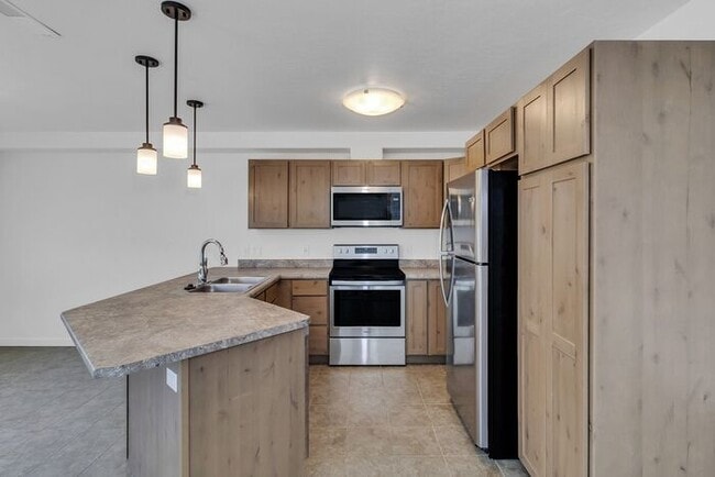 Building Photo - Modern 3 Bedroom 3 Bath Townhome in New Construction Neighborhood