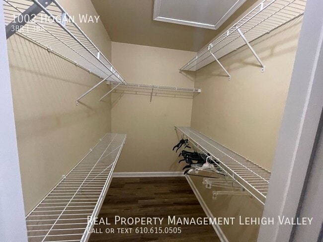 Building Photo - 1002 Hogan Way