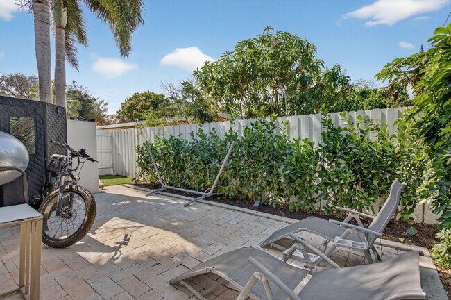 Building Photo - 1501 NE 7th Ave