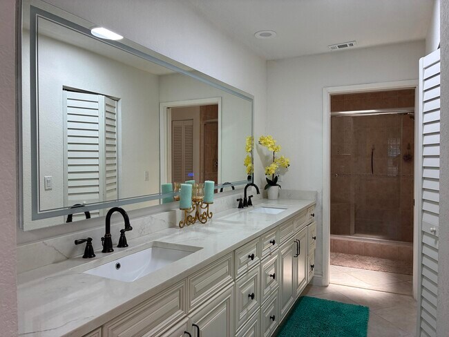 Building Photo - 7895 La Mirada Dr