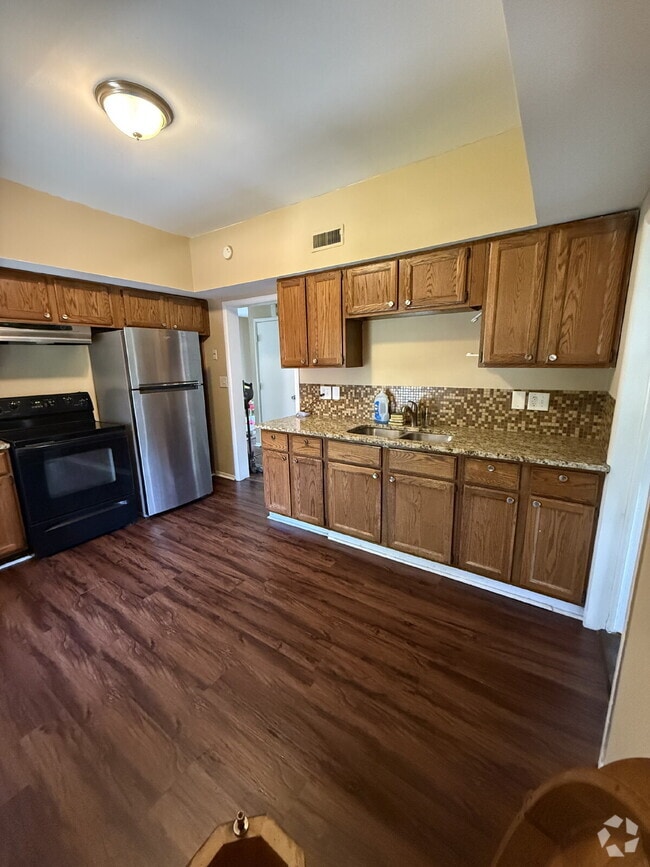 Building Photo - Charming 2 Bedroom 1 Bathroom with small b...