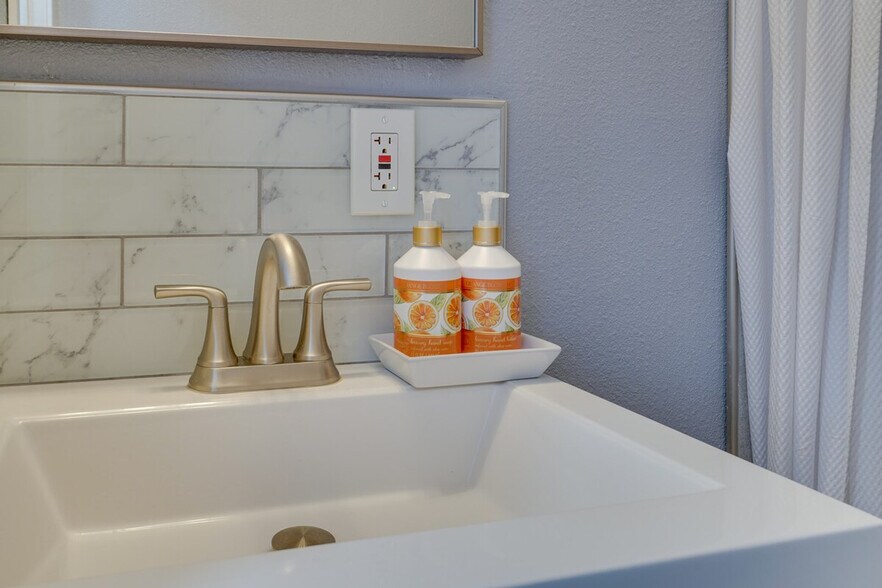 Building Photo - 1519 171st Ave