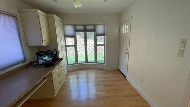 Building Photo - Martinez! Beautiful 5 bedroom 3.5 bathroom...