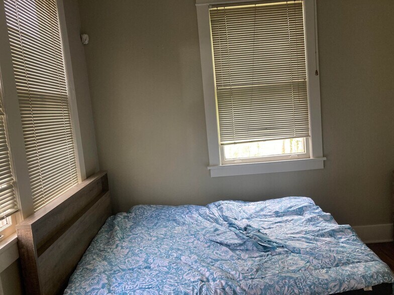 bedroom - 1980 Cowden Ave