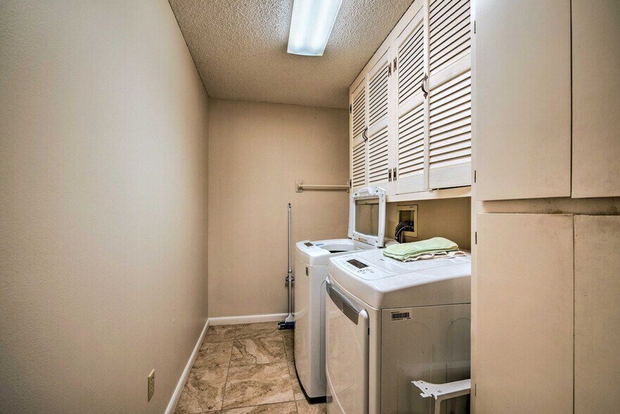 Building Photo - 6 Shumard Ct N