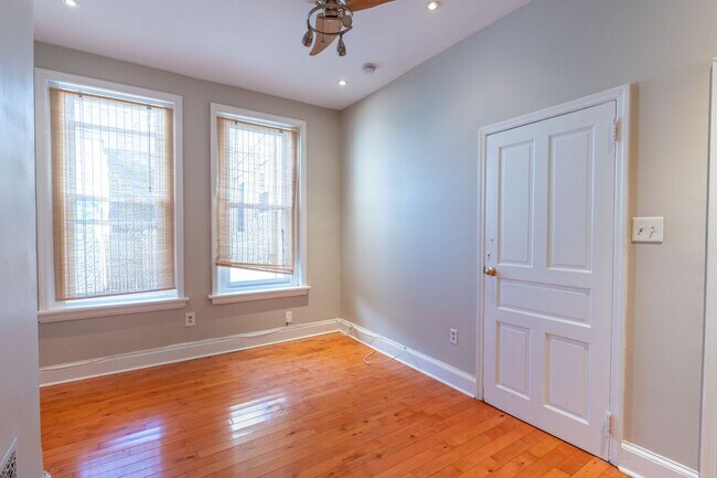 Building Photo - 1121 S 13th St