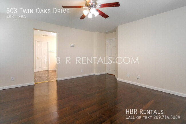 Building Photo - 803 Twin Oaks Dr