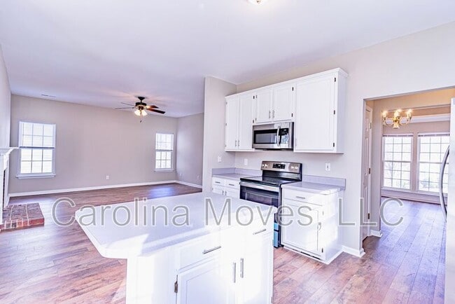 Building Photo - 211 Windsong Dr