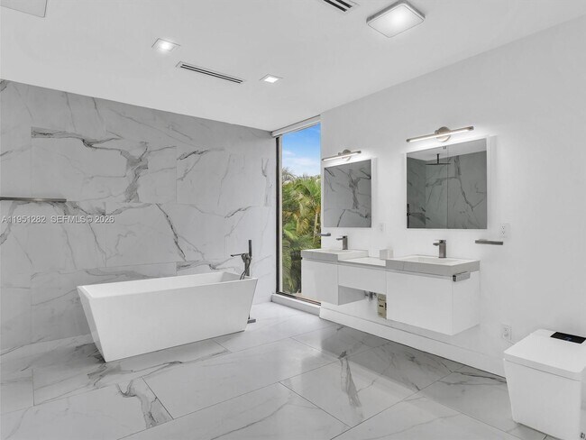 Building Photo - 3010 Alton Rd