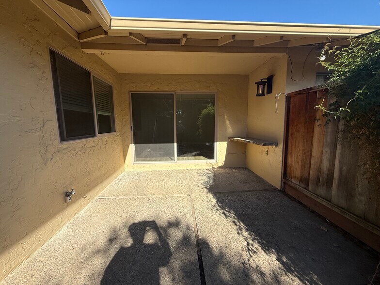 Building Photo - 15900 Los Gatos Almaden Rd
