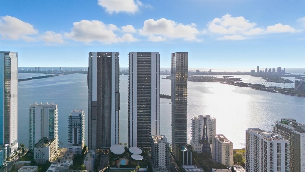 Building Photo - 700 NE 24th St