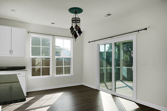 Building Photo - Beautiful 3 Bedroom, 2.5 Bath-Monks Corner...