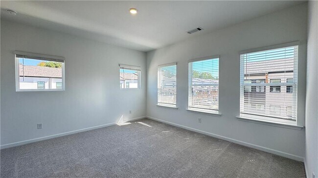 Building Photo - 9 Peeples Dr