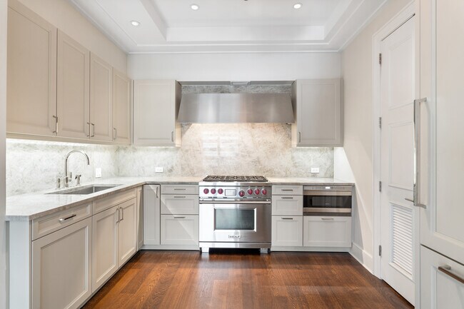 Building Photo - 118 E Erie St