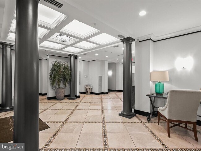 Building Photo - 1205 N Garfield St