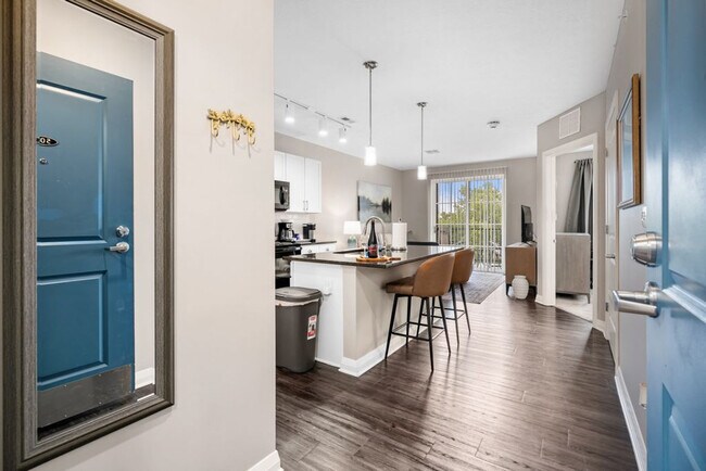 Building Photo - 407 W Rich St