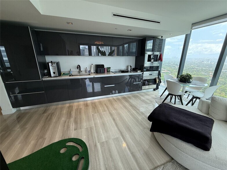 Building Photo - 1451 Brickell Ave