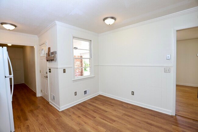 Building Photo - 1912 Dominion Dr