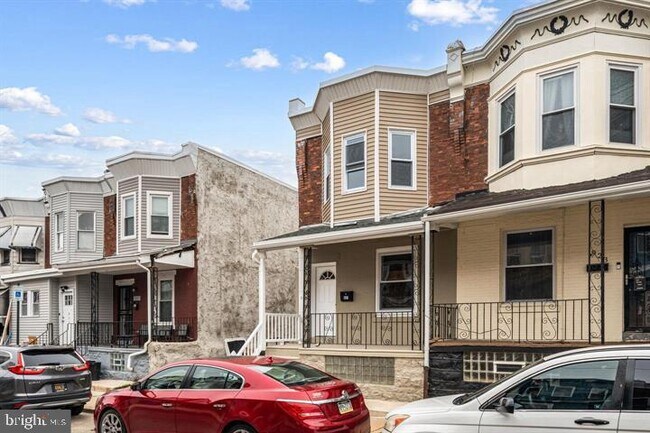 Building Photo - 921 S Alden St