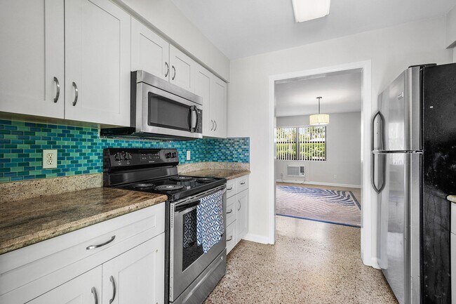 Building Photo - 5615 N Ocean Blvd