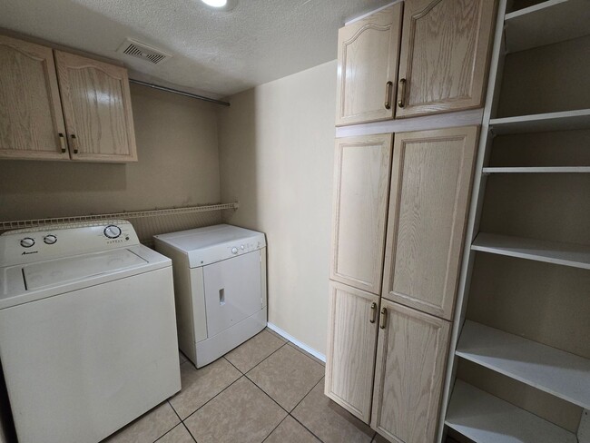 Building Photo - Townhome in Dreamy Summerlin Area -8417 Ma...