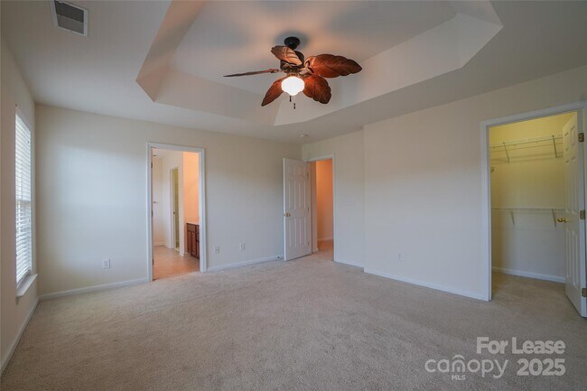 Building Photo - 6021 Queens Walk Ct