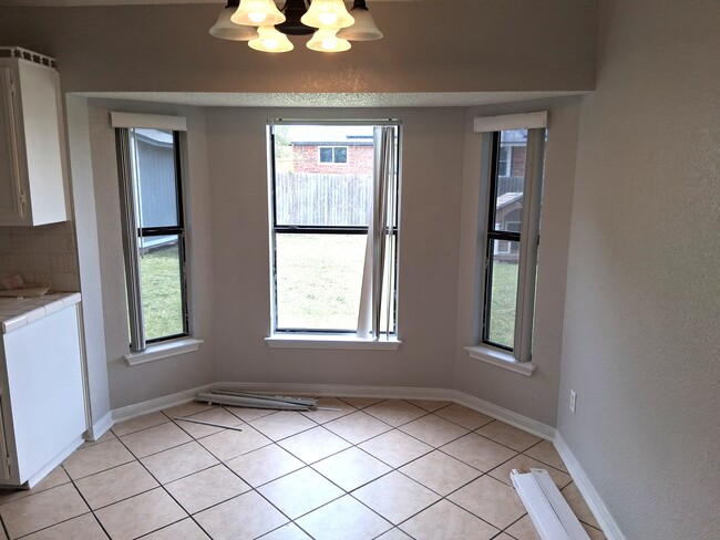 Building Photo - 3801 Riverrock Dr