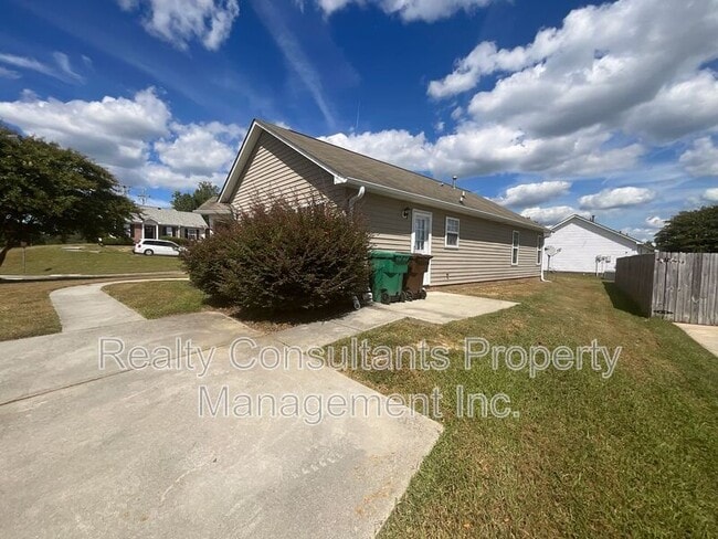Building Photo - 2470 Shadow Valley Rd