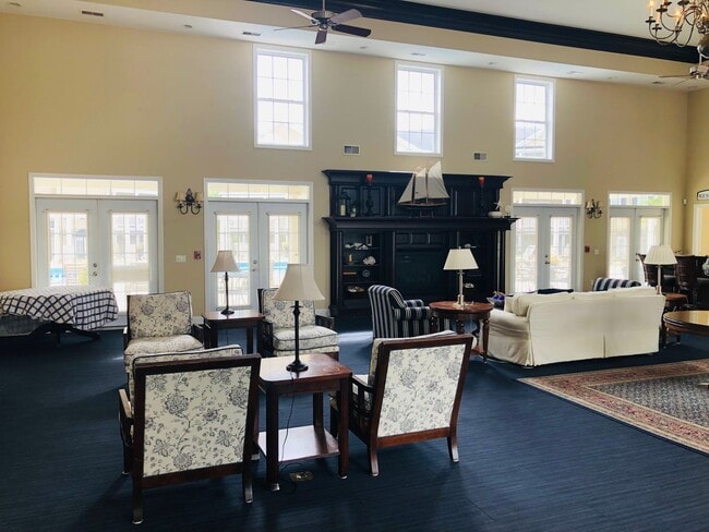 Building Photo - 4 bed/3.5 bath Townhouse in Suncrest Village - July 27th