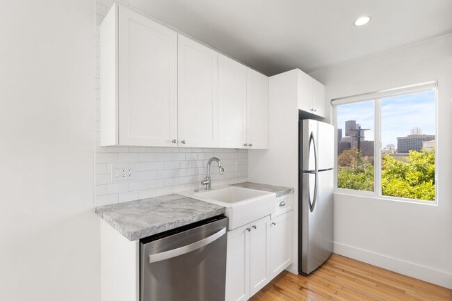 Building Photo - This beautifully updated 1 bed / 1 bath apartment in Echo Park is now available!